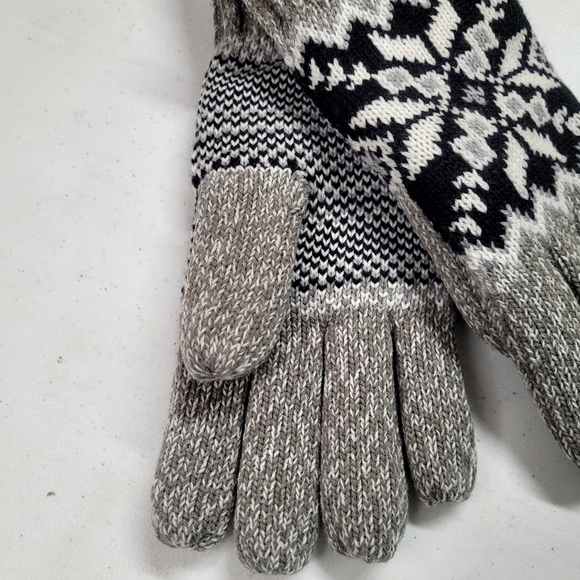 New! Isotoner Adult Snowflake Knit Gloves - Light Gray ONE SIZE - Picture 4 of 8